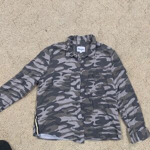 Wrangler Men's Gray and Black Camo Button Down Shirt